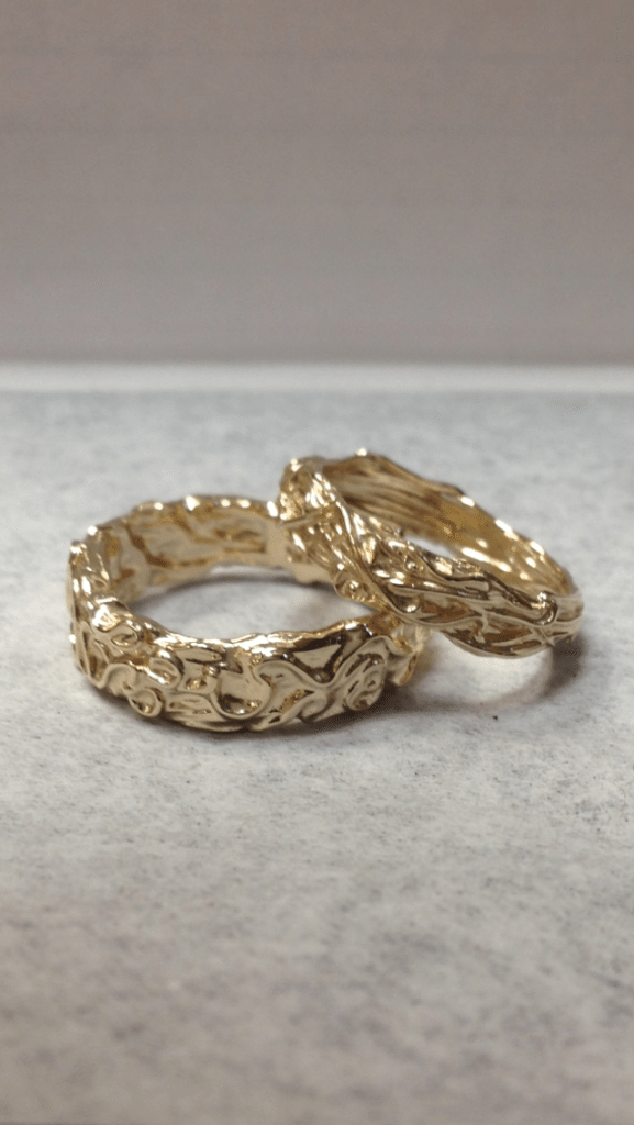 Wiredringsgold 14 Kt yellow gold exculsive from our wired collection fancy textured bands
