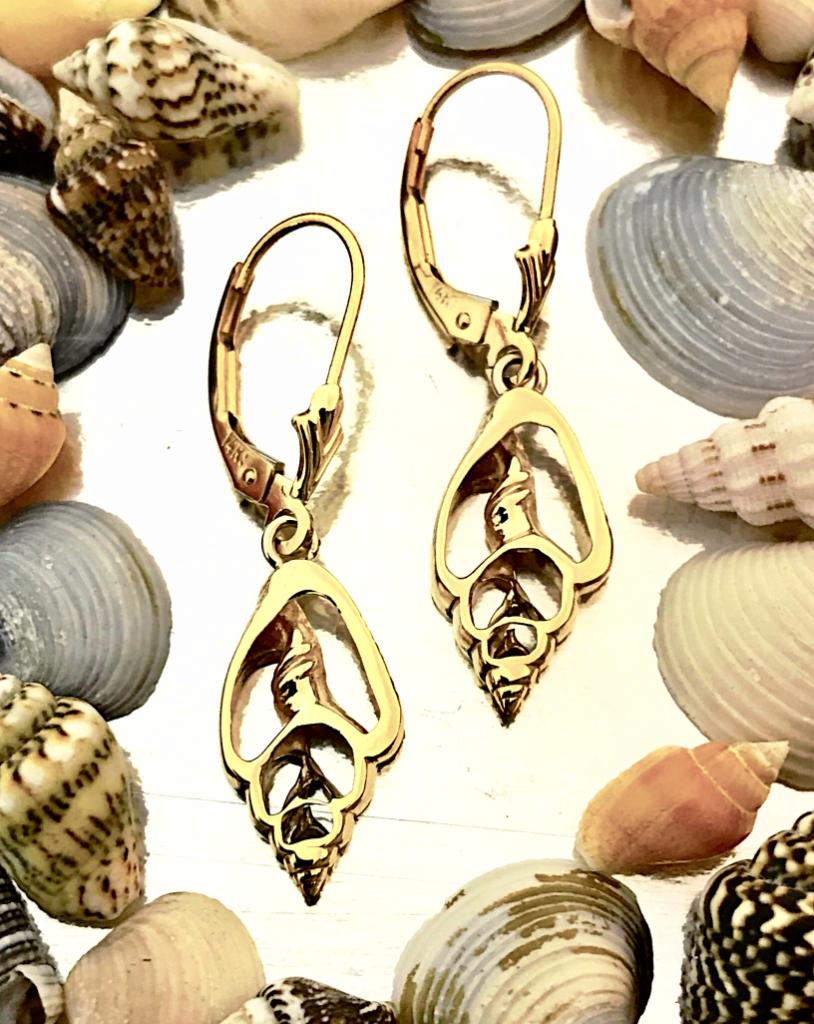 Custom Designed 14Kt Yellow Gold Inner Spiral Beautiful Shell Dangle Drop Earrings
