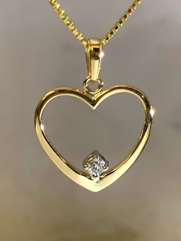 14 Kt Yellow Gold And Diamond Heart Pendant